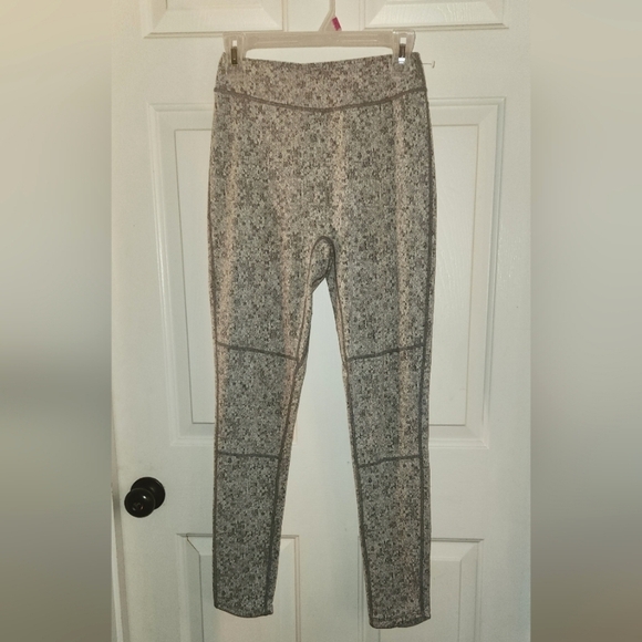 Gymshark Pants - Gymshark Medium Gray Patterned Dry Ankle Leggings